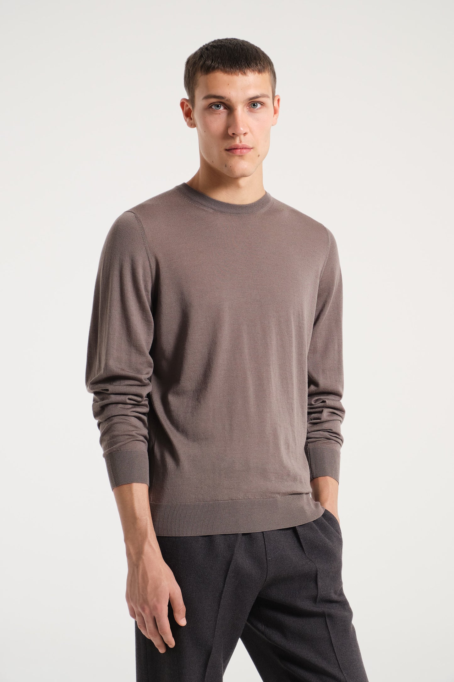 CREW NECK IN SUPER THIN GRAY WOOL