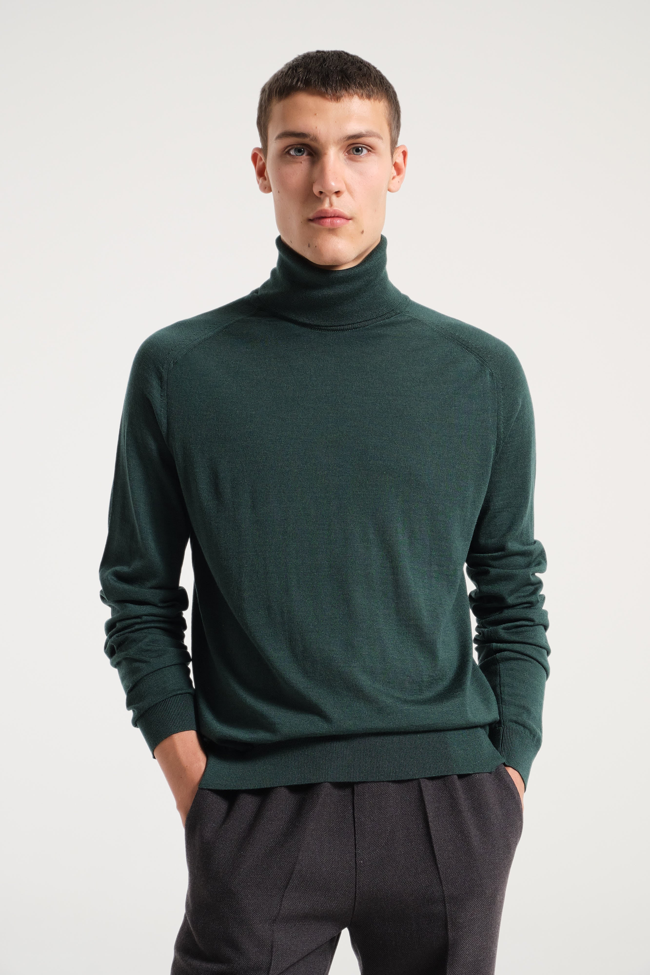 Cortigiani sweater Turtleneck color green dark size 50 /L excellent high quality condition