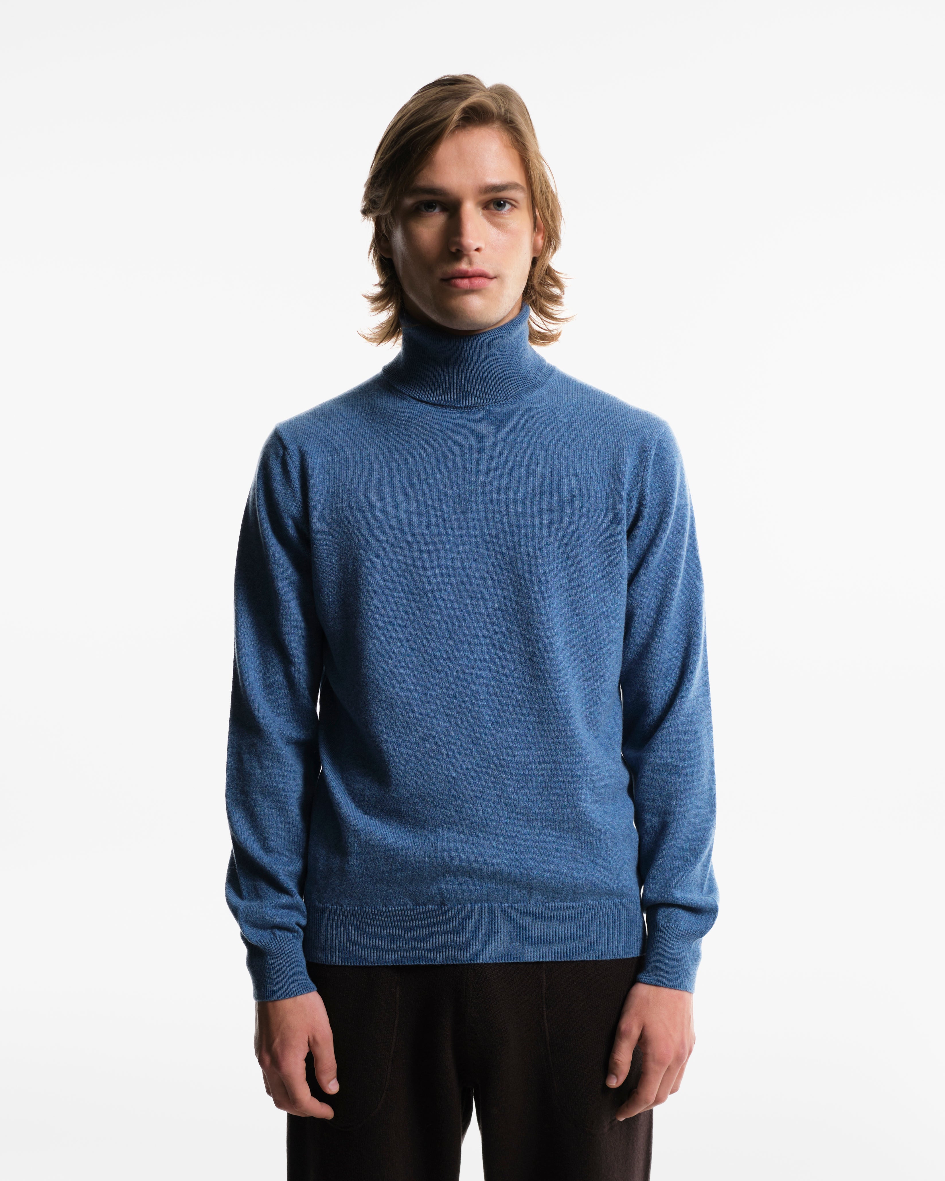 Turtleneck in pure light blue Cashmere – Piacenza Cashmere