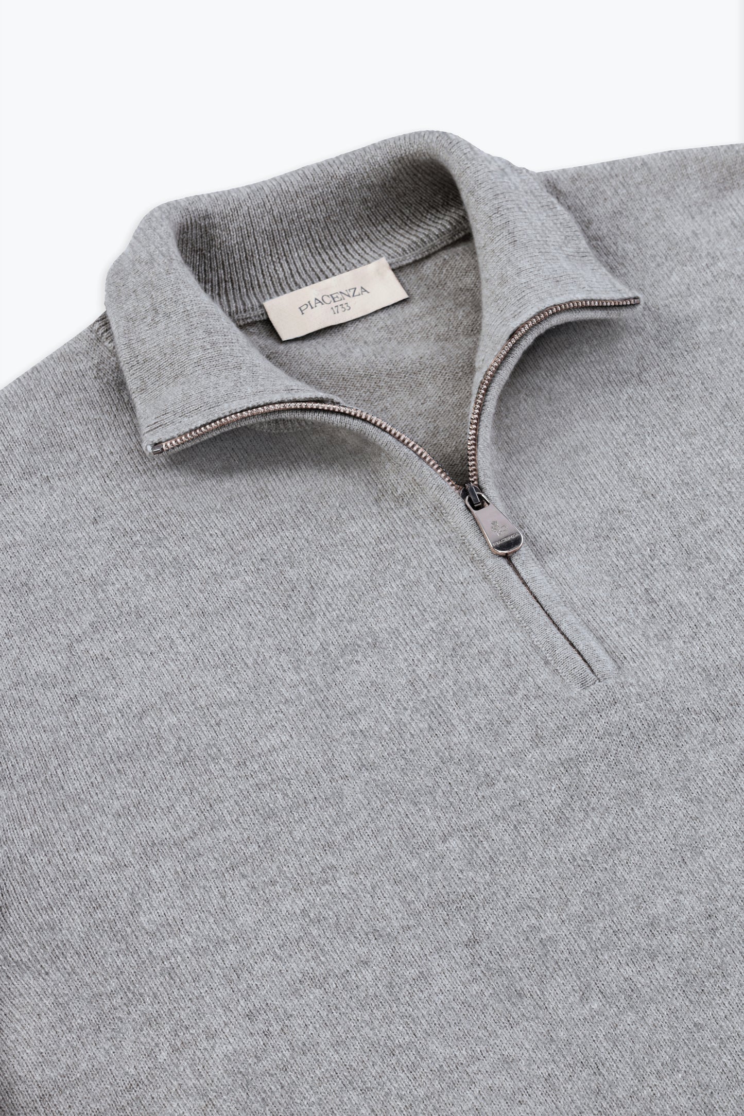 GRAY ZIP TURTLENECK